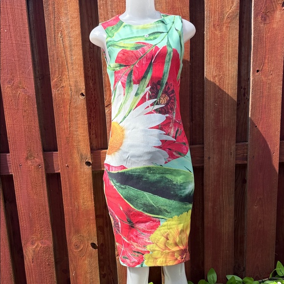 Dresses & Skirts - Floral Sleeveless Dress Size M